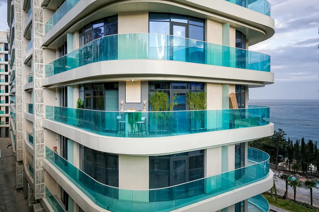 Апартаменты у моря с террасой свой пляж и бассейн в 2 минутах пешком