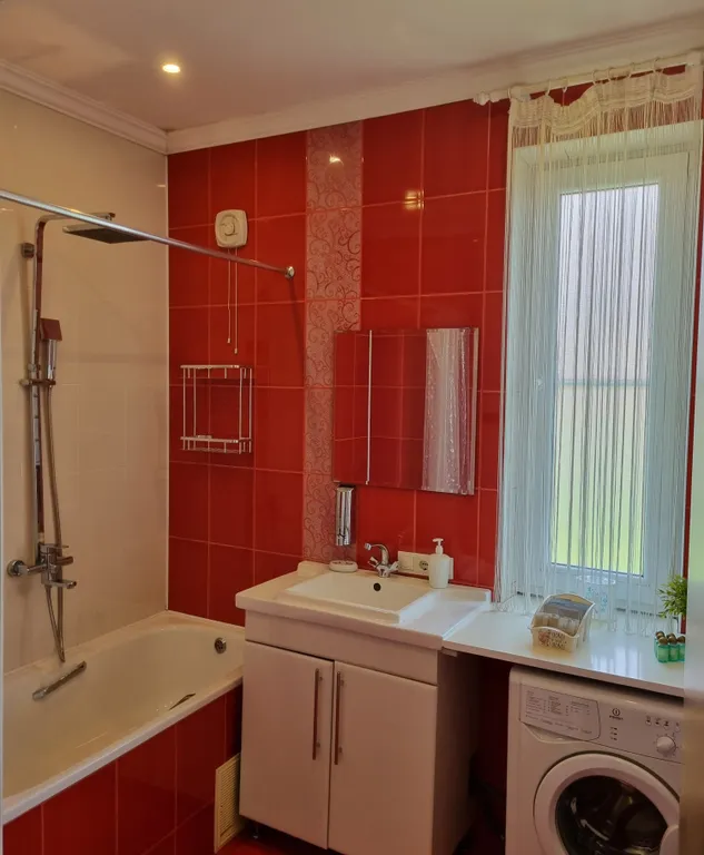 Дом на 11 мест с горячим бассейном и сауной