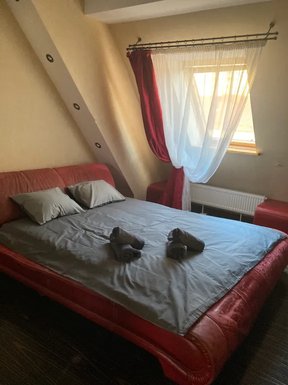 Квартира Апартаменты с тремя спальнями на улице Осенней в Центральном районе — Калининград