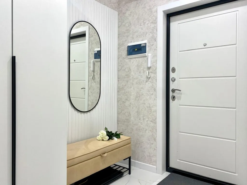 Трехкомнатная квартира Mocha Mousse недалеко от вокзала