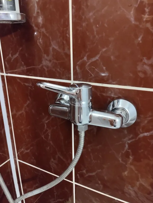 Скромная квартира с изолированными комнатами в центре