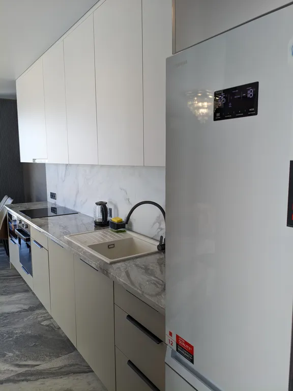 Квартира с отдельной спальней с лучшим видом на море и стадион