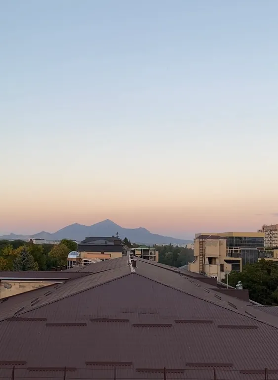 Просторная квартира с видом на горы в центре города