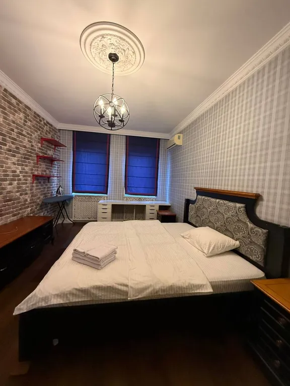 Квартира с видом на горы, город и храм Святого Георгия от Juls Apart