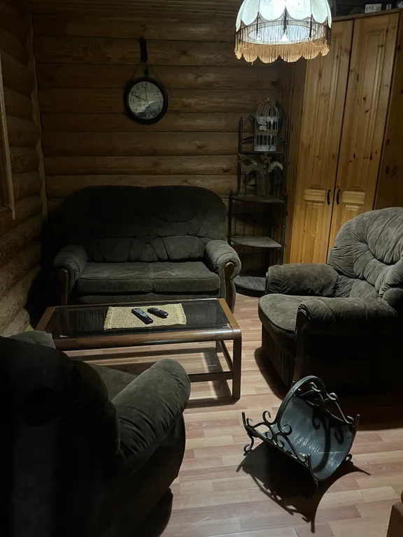 Дом на берегу озера с собственной конюшней