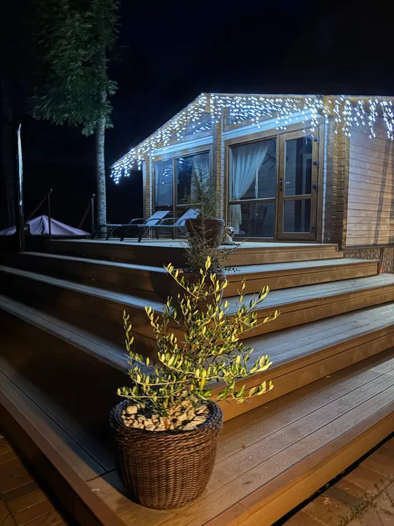 Дом в горах на берегу реки