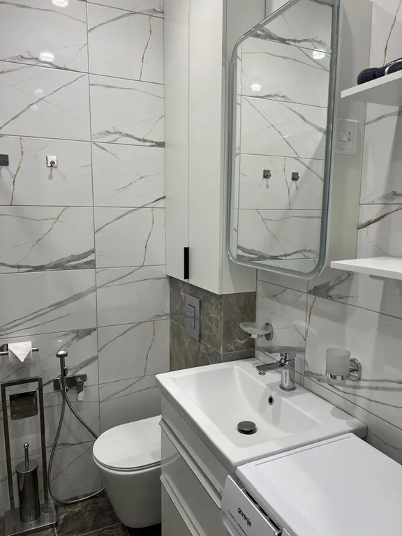 Квартира с балконом и отдельной спальней