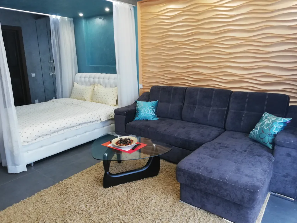 Люкс с панорамным окном и электрокамином