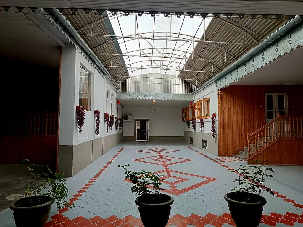 Уютный дом возле термального источника по дороге на курорт Мамисон