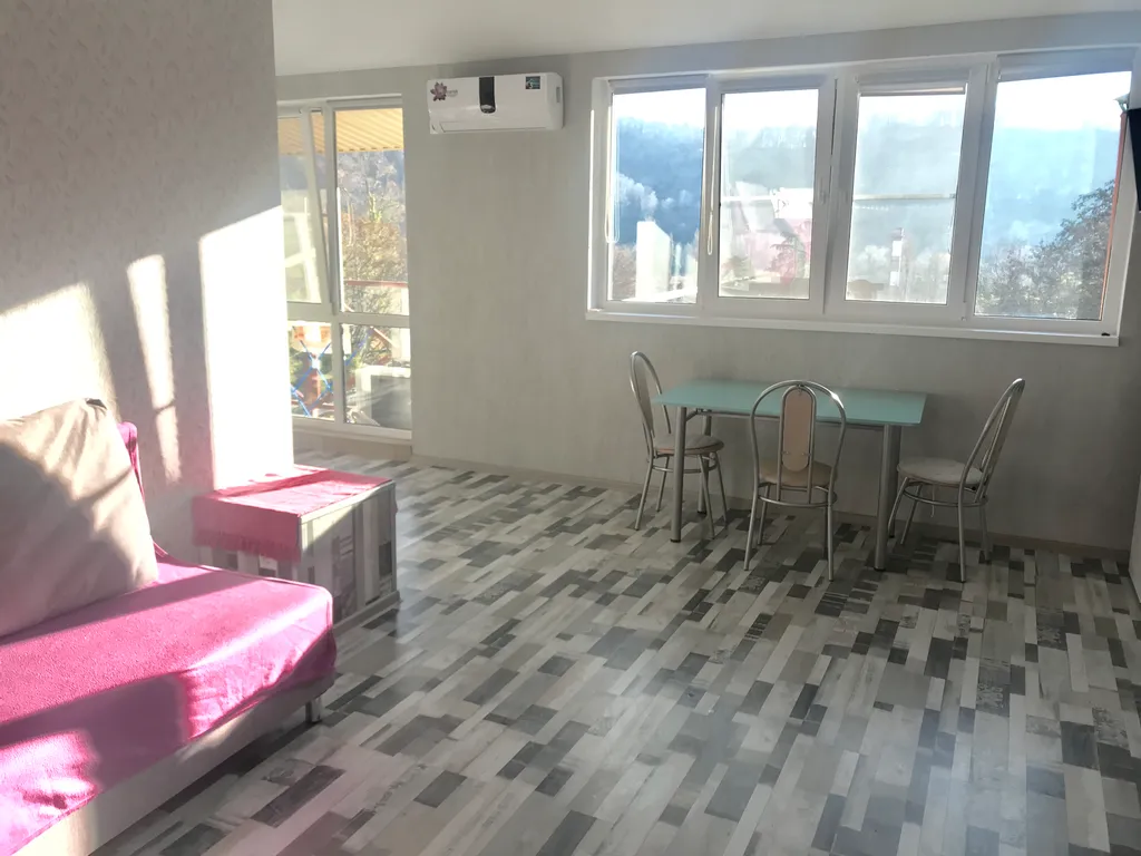 Коттедж Апартаменты с балконом в частном доме у бассейна — Адлер