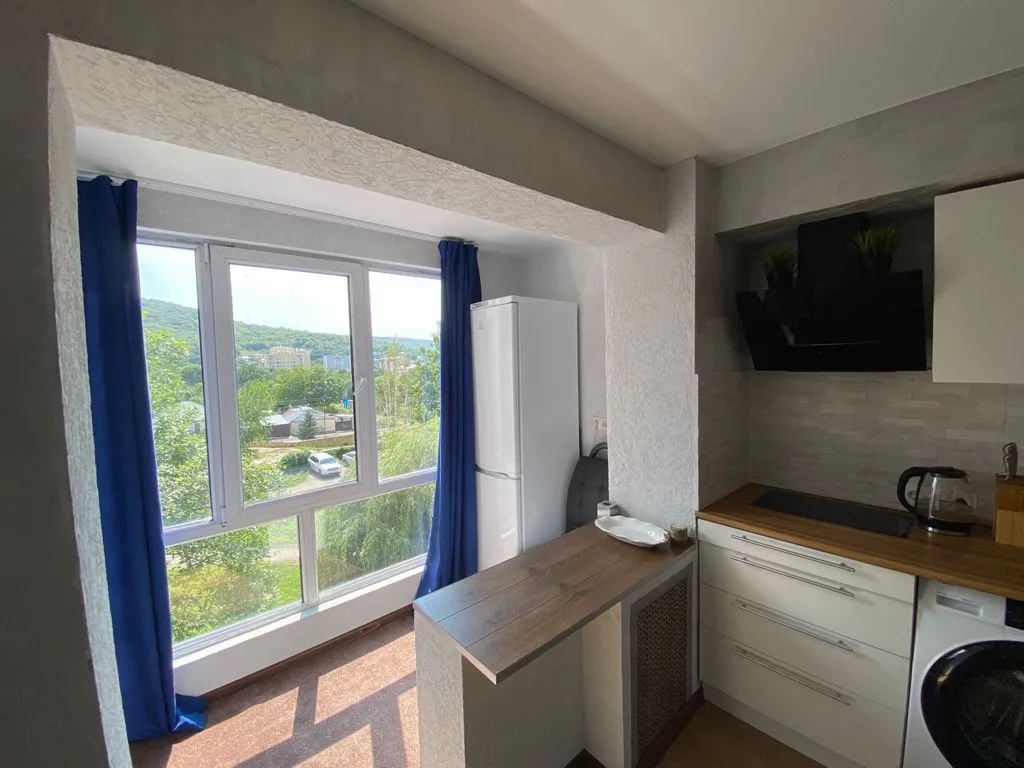 Уютная квартира с видом на горы, для отдыха и удаленной работы.