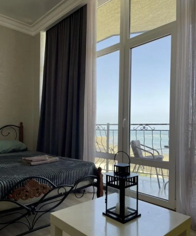 Апартаменты с видом на море с балконом на побережье Каспийского моря