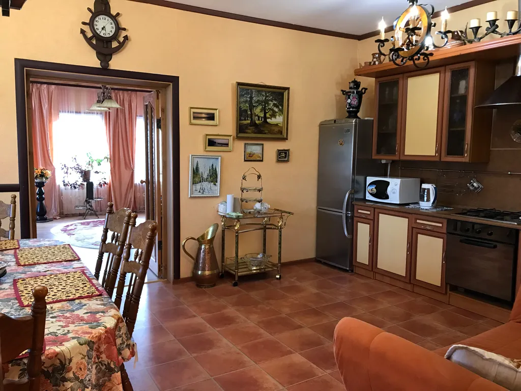 Уютный дом в тихом районе центра города