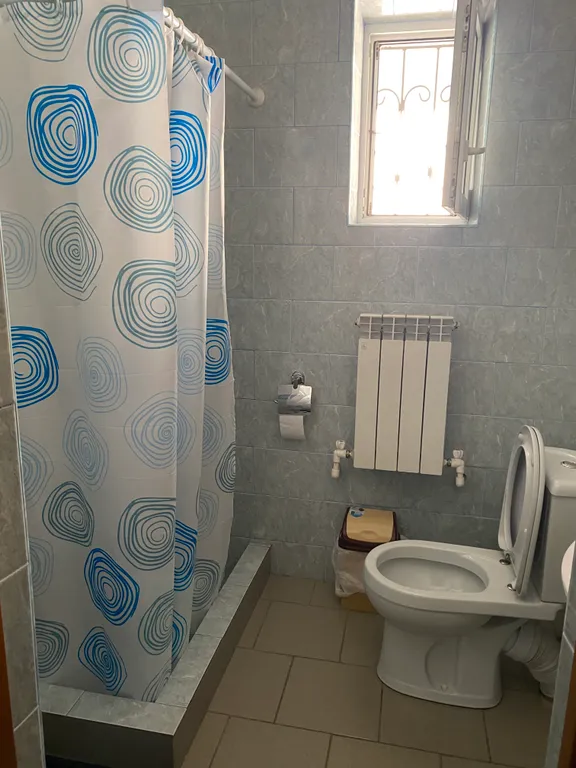 Комната - все имеется для проживания, отдельный вход