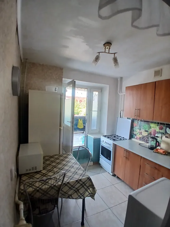 Двухкомнатная квартира в самом центре Кабардинки с большим балконом