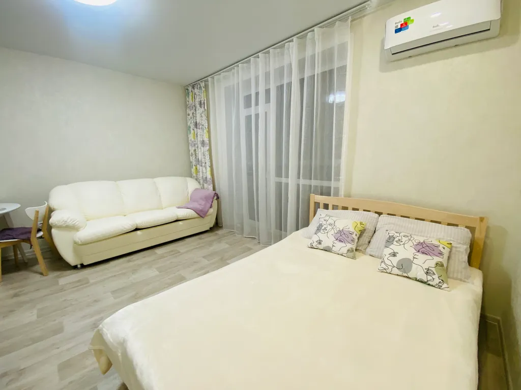 Уютная студия с видом на город