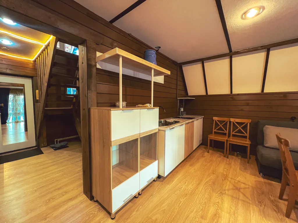 Двухэтажный дом с чаном и баней