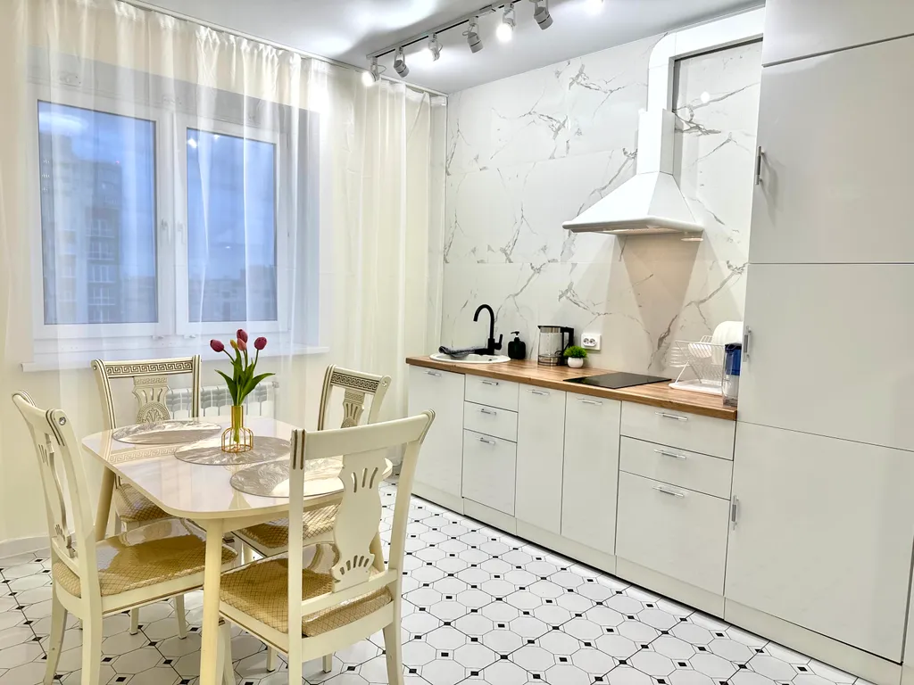 Светлые современные апартаменты в центре города