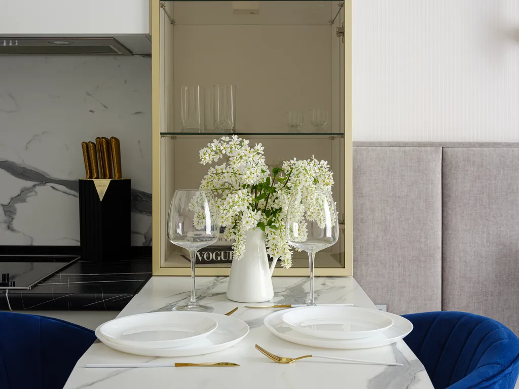 Дизайнерская студия с видом на сосны с закрытым двором