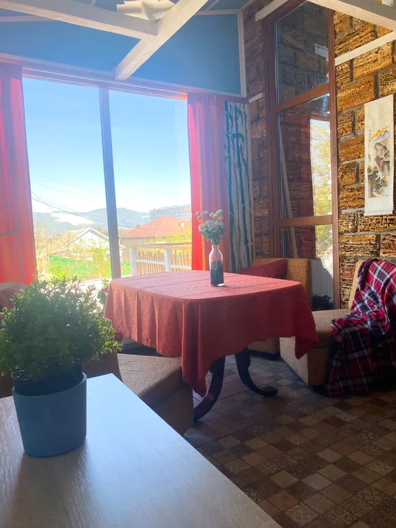 Дом с подогреваем бассейном, зоной отдыха в самом центре Новороссийска