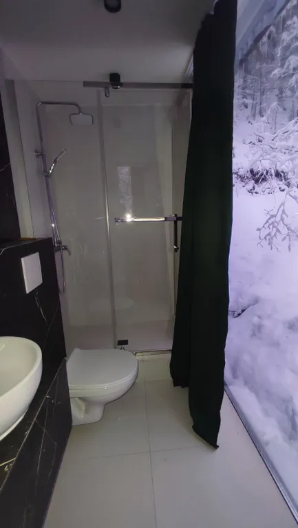 Стеклянный домик в сердце Домбая