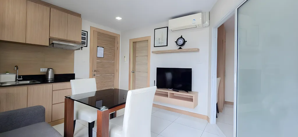 Угловая, уютная квартира с одной спальней и большим балконом