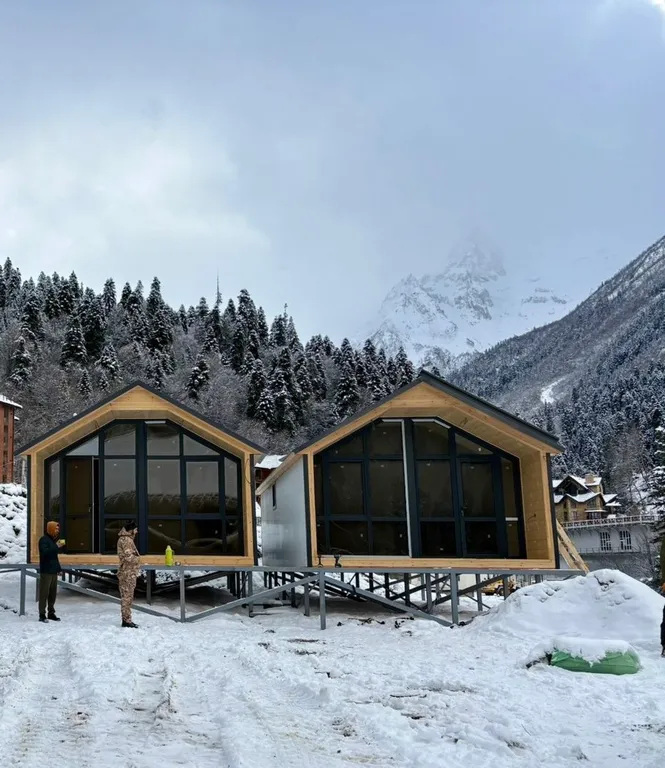 Уютный домик среди гор Домбая