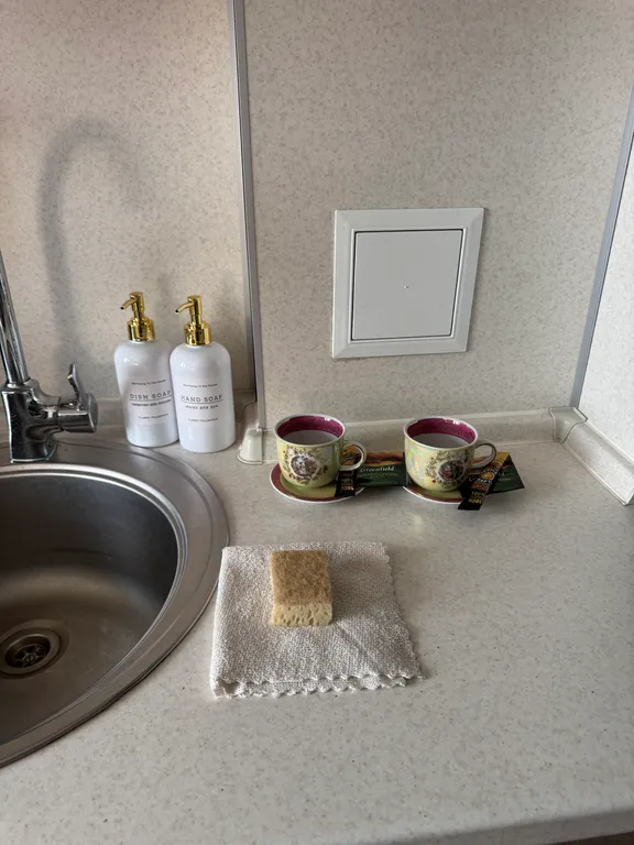 Уникальная студия с видом на стадион, арт-декором и PlayStation