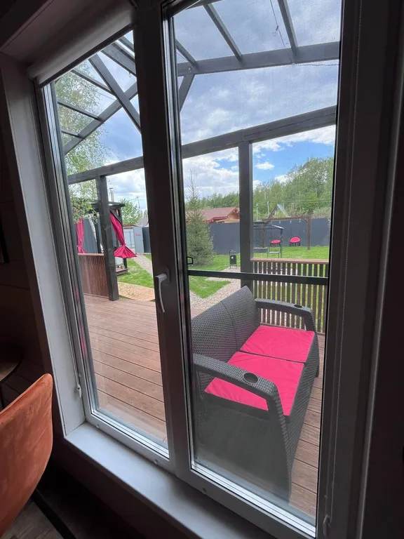 Абсолютно новый дом с баней, включена в стоимость, и горячей купелью