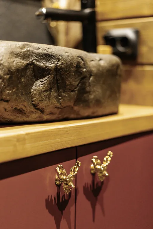 Шале темный