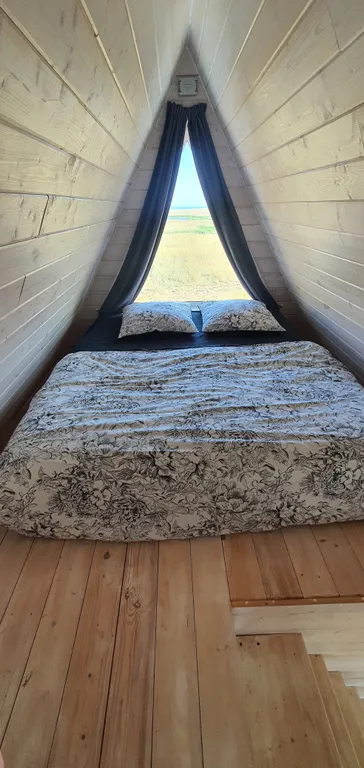 Тpеугольный дом A-frаmе с видом на море