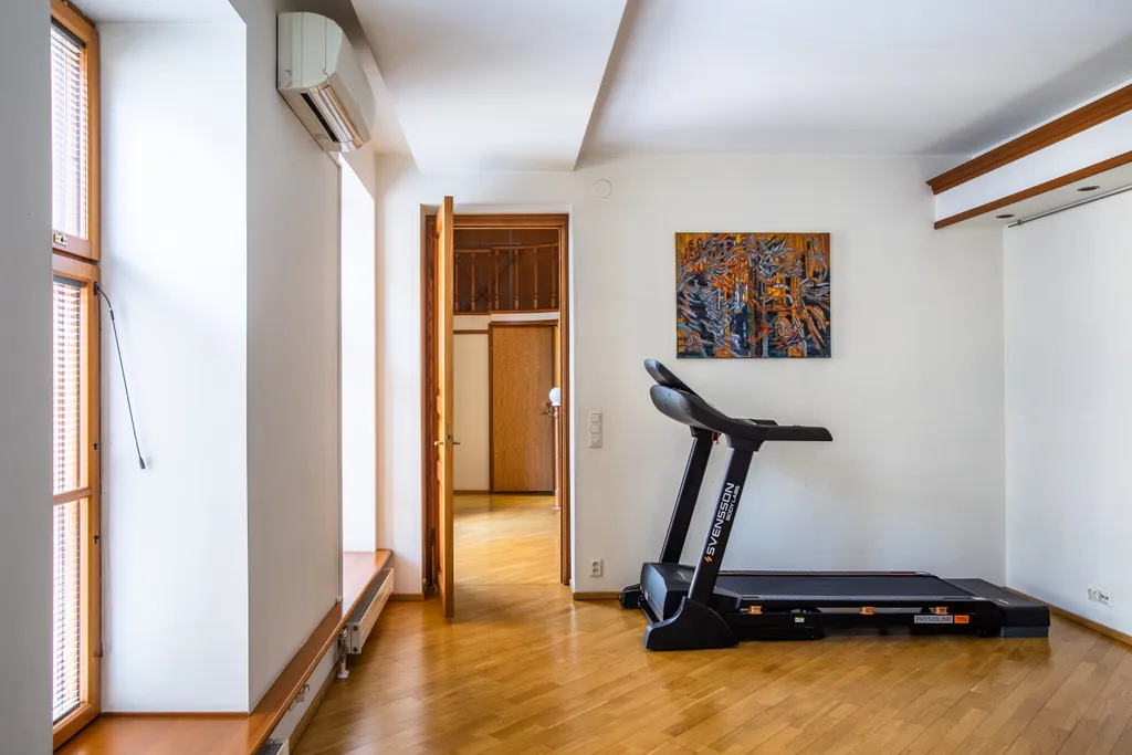 Двухуровневая квартира с видом на Неву по соседству с Эрмитажем