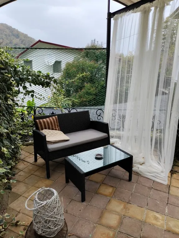 Уютный дом для большой семьи или компании в окружение сада