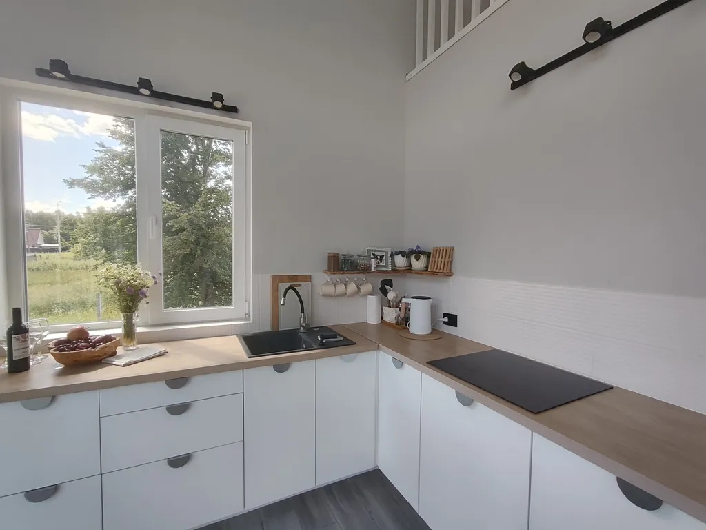 Современный дом с панорамными окнами и сауной