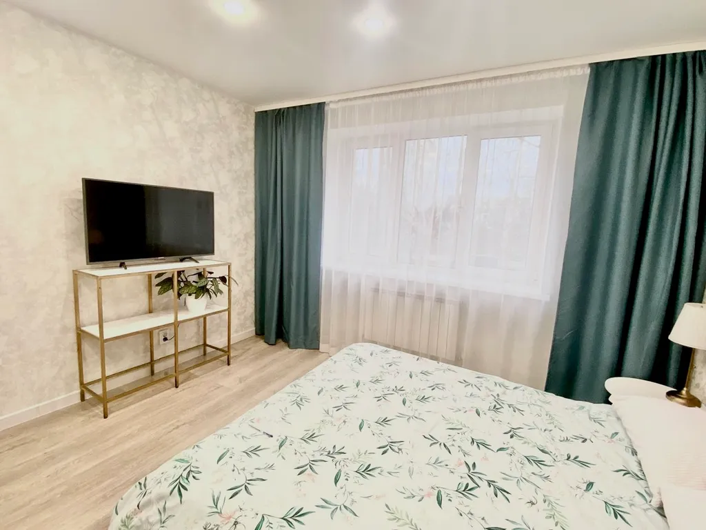 Евродвушка/однушка с большой кухней на Ленинградской