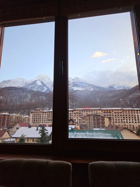 2х-уровневый апартамент, балкон с видом на горы