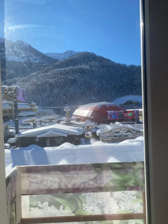 Белые горошины с видом на Marriott, горы, казино