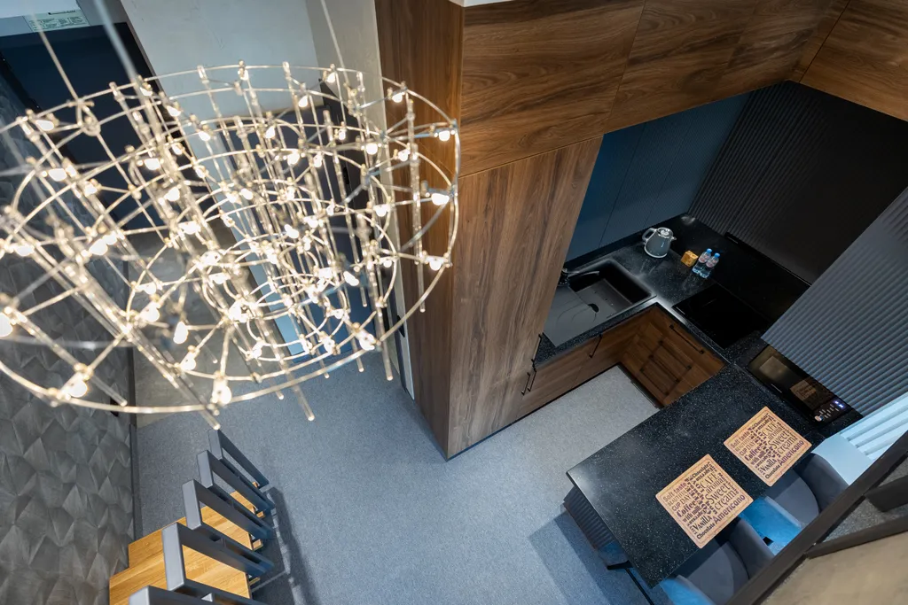 Стильный двухуровневый лофт с панорамными видами на Москву