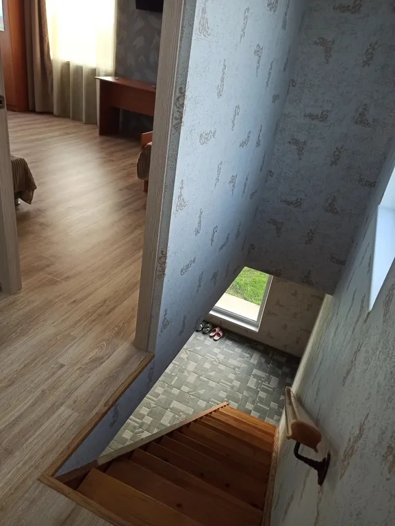 Комната с видом на море и горы