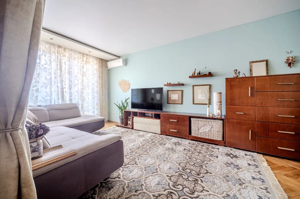 Уютная квартира в тихом центре с видом на посольство Ватикана