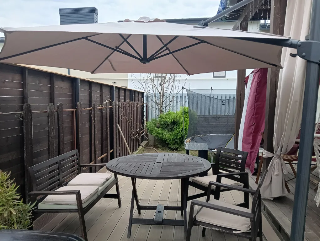 Дом с бассейном и террасой в коттеджном поселке