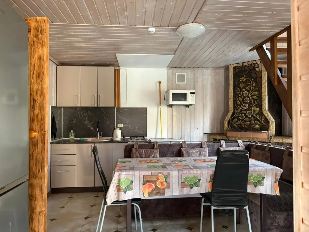 Домик у реки Дах с видом на горы