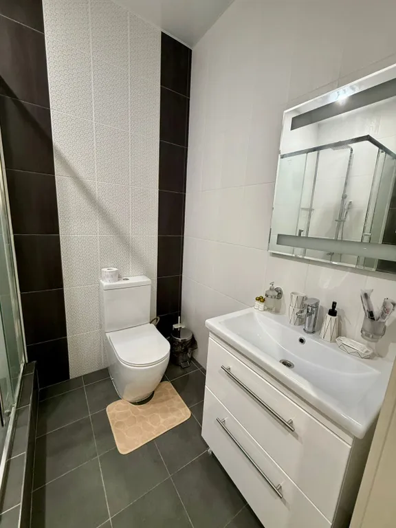 Укомплектованная студия с балконом