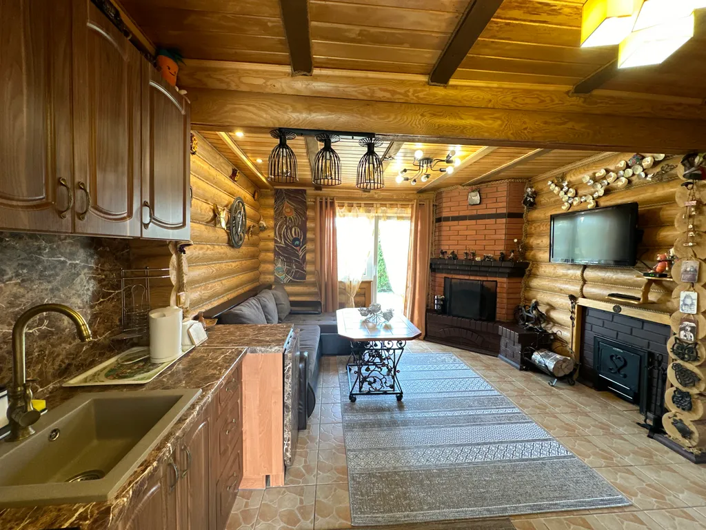 Деревянный дом изба