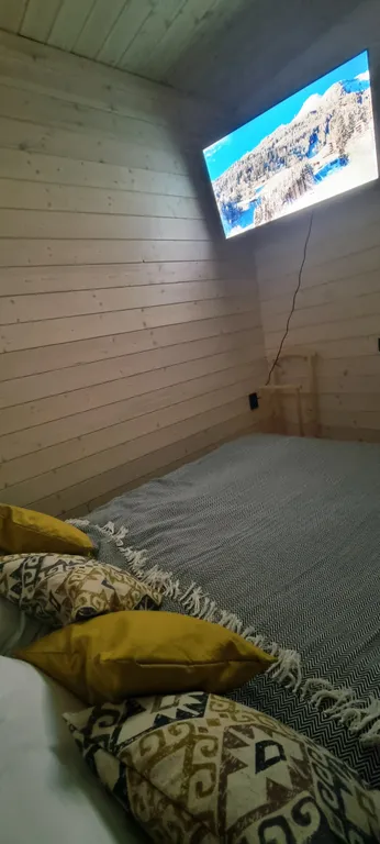 Современный дом у каньона реки Лава, с баней и видом на ручей