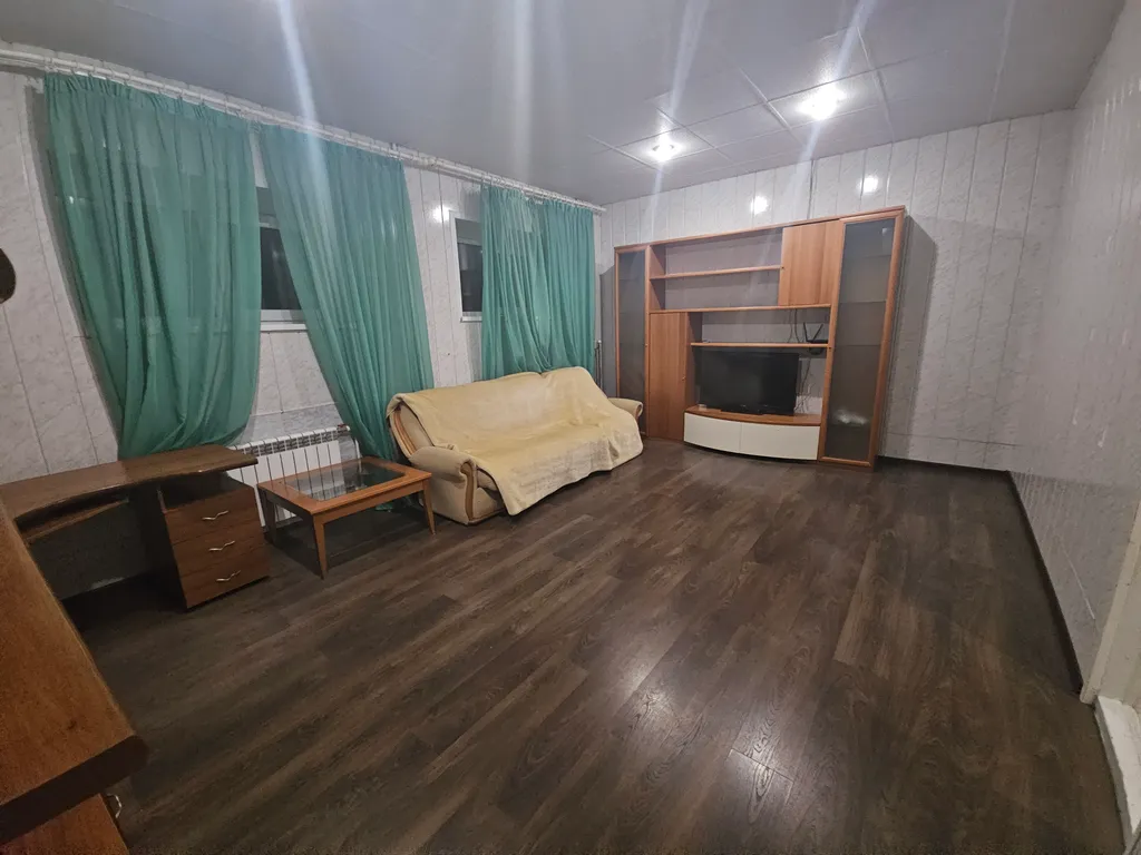 Большой дом в черте города