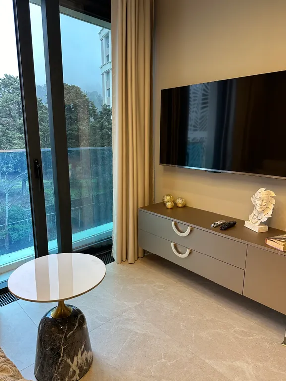 Голд. Стильный апартамент с видом на горы