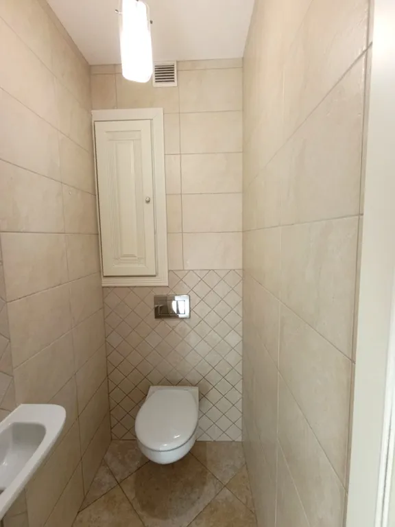 Светлая трёхкомнатная квартира у метро, 4 станции до центра, парковка