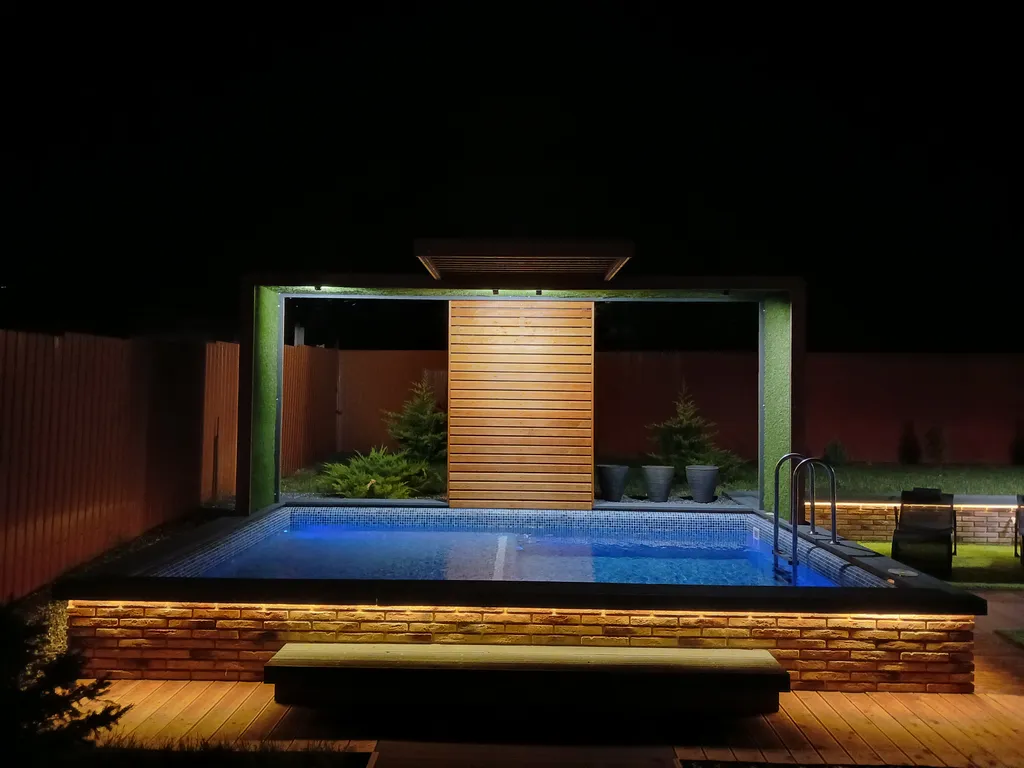 Дом с бассейном