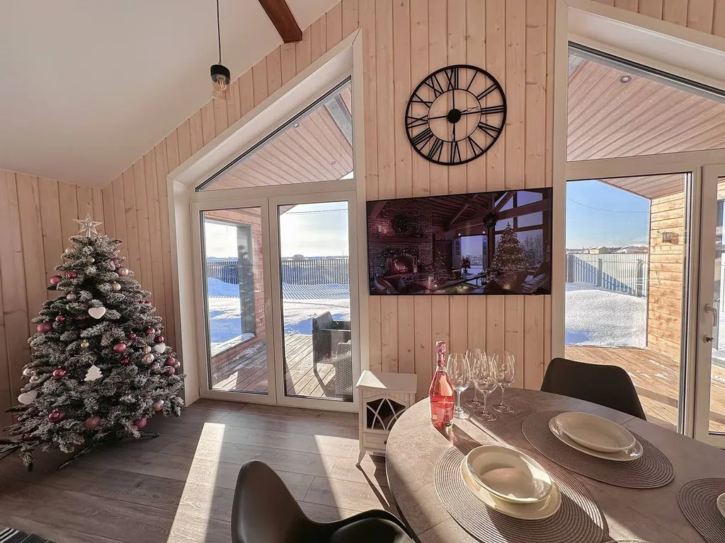 Коттедж Красивый дом с 2 спальнями — Ропша